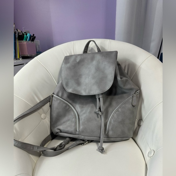 New gray backpack - Picture 7 of 9